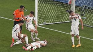 Foto: Detik-detik Pemain Hungaria Tubrukan hingga Kolaps di Euro 2024