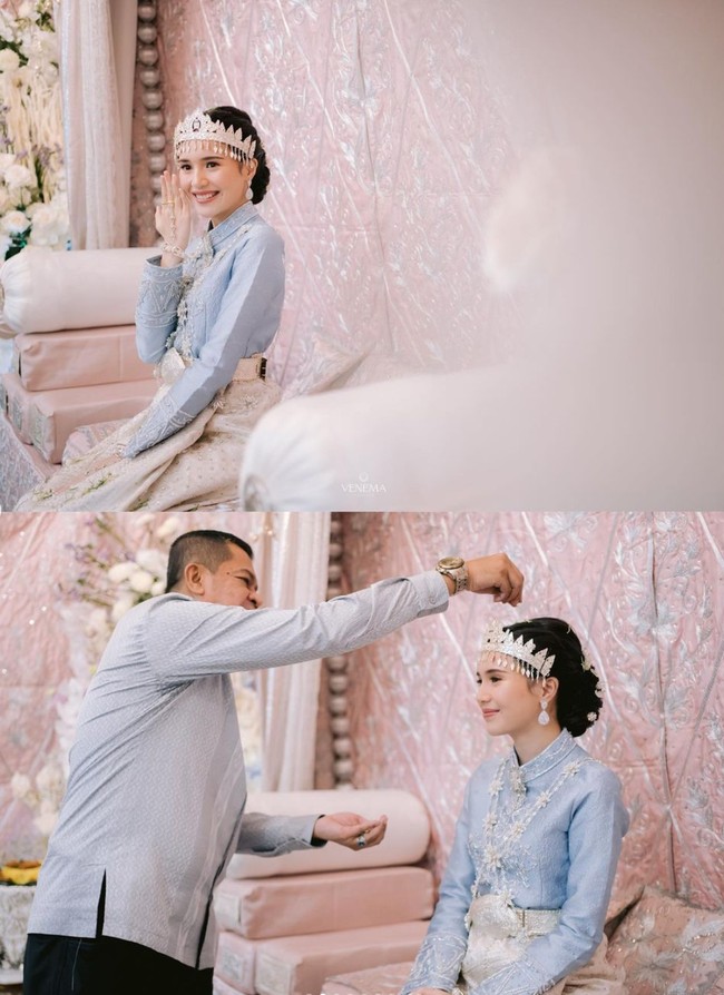 Wanita 21 tahun itu tampil cantik dalam balutan busana adat Aceh, Daro Baro, berwarna biru, lengkap dengan aksesori kepalanya. Beby juga terlihat mengenakan gelang dan anting untuk menunjang penampilannya. Foto: Instagram/@bebytsabina