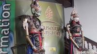 Koleksi wayang ini berasal dari berbagai wilayah di Indonesia hingga luar negeri, setiap wayang walaupun memiliki tampilan dan cerita berbeda.