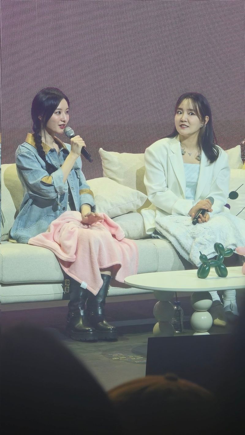 Bikin Gamon, Kim Ji Won Singgung Sikap Manis 'Kim Soo Hyun' di Fanmeeting