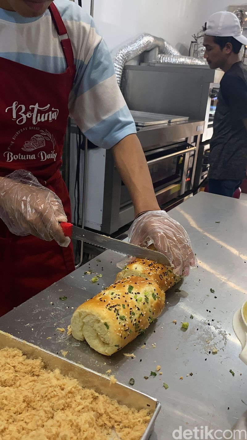 Botuna Bakehouse: sajikan roti abon tuna untuk oleh-oleh khas Jakarta