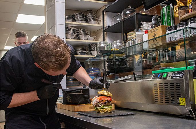 Gokil! Guinness World Record Mencatat Burger Termahal Rp 87 Juta