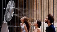 Menurut situs prakiraan cuaca iLMeteo.it, gelombang panas Minos, yang diambil dari nama raja mitologi Kreta, putra Zeus dan Europa, akan membawa suhu hingga 40 derajat Celcius (104 Fahrenheit) di Italia selatan. REUTERS/Yara Nardi