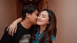 Kemesraan Happy Asmara-Gilga Sahid di Atas dan Belakang Panggung Kemesraan Happy Asmara-Gilga Sahid di Atas dan Belakang Panggung