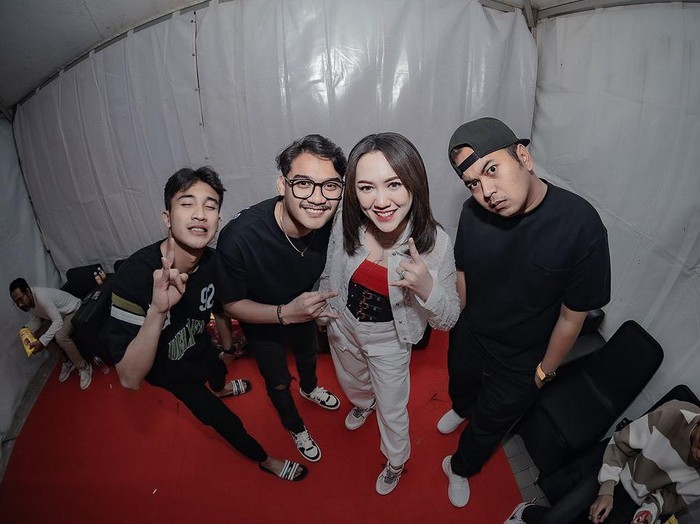 Gilga Sahid dan Happy Asmara