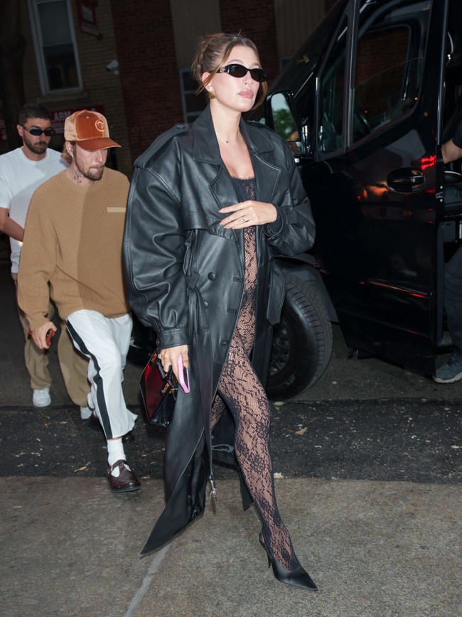 Hailey Bieber mengumumkan kehamilannya pada Mei 2024. Usia kehamilannya saat itu diperkirakan sudah enam bulan.  Foto: Gotham/GC Images/Getty Images