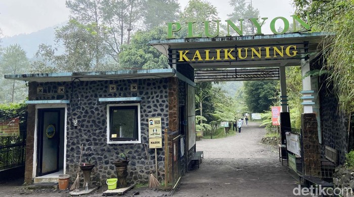 Jembatan Plunyon Kalikuning Jembatan Plunyon Kalikuning merupakan destinasi di lereng Gunung Merapi. Jembatan ini makin populer setelah muncul sebagai latar ikonik di film KKN Desa Penari.