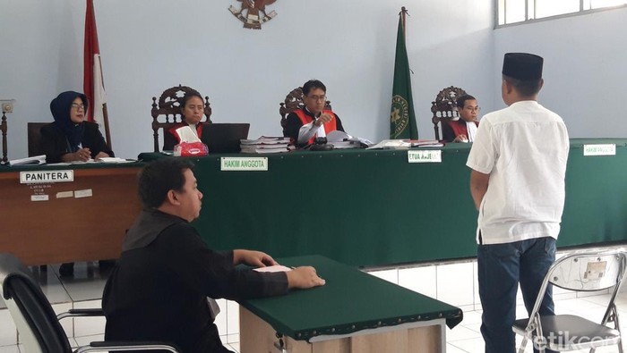 Kades Tegalsari, Maryanto (60), menjalani sidang putusan di PN Boyolali, Senin (24/6/2024).