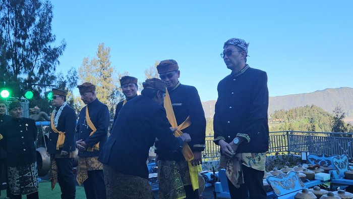 Kapolres Probolinggo AKBP Wisnu Wardana dikukuhkan jadi warga kehormatan Suku Tengger
