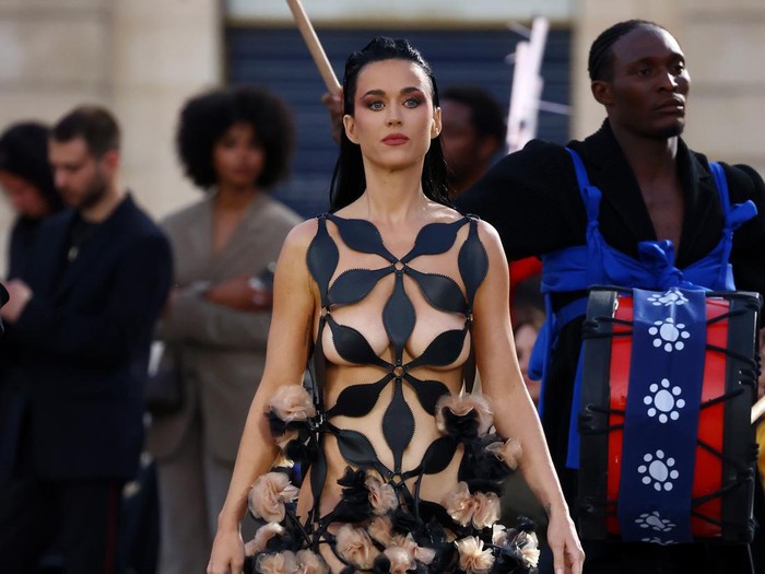 PARIS, FRANCE - JUNE 23: Katy Perry walks the runway during Vogue World: Paris at Place Vendome on June 23, 2024 in Paris, France. (Photo by Marc Piasecki/Getty Images for Vogue)