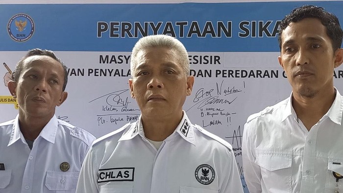 Kepala BNNP Babel Kombes Ichlas Gunawan/tengah