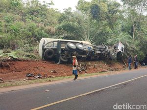 Truk Semen Tabrak Pemotor Baru Pulang Merantau Hingga Tewas di Ciamis