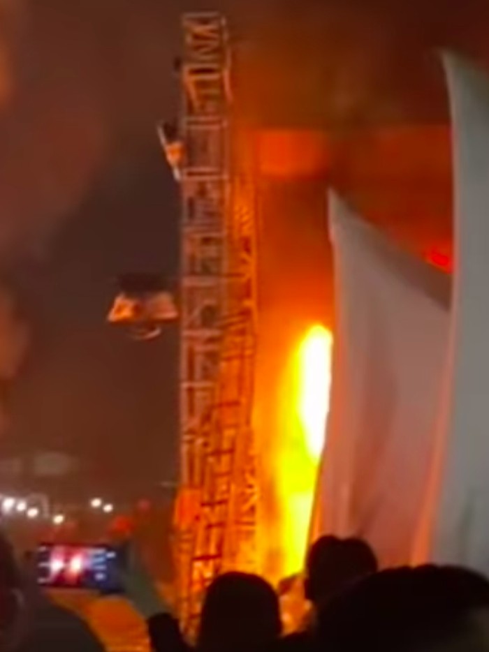 Konser musik di Tangerang ricuh karena artis batal tampil. Ketua panitia dilaporkan ke polisi karena diduga membawa kabur uang pembayaran artis. (dok Ist) Konser musik di Tangerang ricuh karena artis batal tampil. Ketua panitia dilaporkan ke polisi karena diduga membawa kabur uang pembayaran artis. (dok Ist)