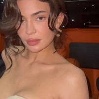 Sejumlah netizen berspekulasi penampilan naturalnya karena ia berpacaran dengan aktor Timothee Chalamet. Foto: dok. Instagram @kyliejenner