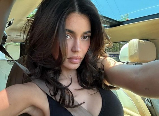 Kini, penampilan hebohnya itu telah ditinggalkannya. Adik Kendall Jenner itu lebih memilih tampil natural dengan makeup minimalis. Foto: dok. Instagram @kyliejenner