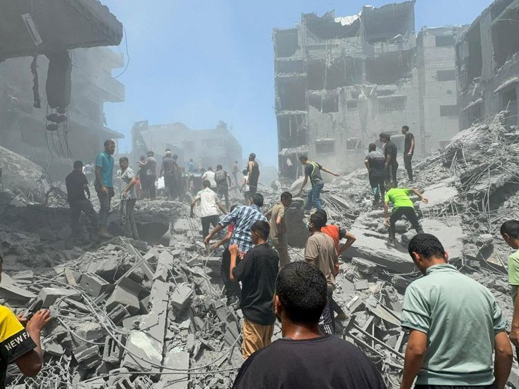 Luluh Lantak Kamp Pengungsi Al-Shati Dibombardir Israel