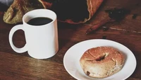 Sebagai 2.000 orang Amerika dilaporkan mengalami cedera serius akibat roti bagel. Teksturnya yang keras membuat banyak orang cedera saat memotong bagel dengan pisau. Foto: Business Insider
