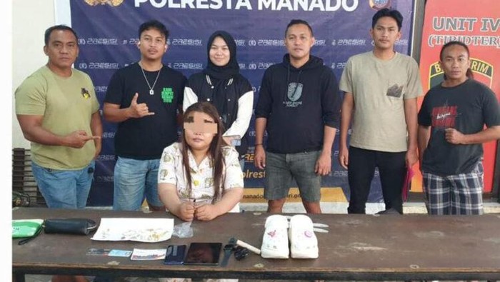 Seorang baby sitter berinisial MS (25) di Kota Manado, Sulawesi Utara (Sulut), mencuri iPad dan 80,2 gram emas majikannya inisial DN (40).
