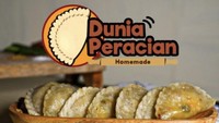 Di Jakarta Timur bisa beli cireng ayam suwir hingga isi bakso pedas di toko Dunia Peracian. Isiannya padat dan dibuat dengan bahan kualitas. Harganya Rp 2.700 per buah. Foto : Shopee (Dunia_peracian)