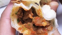 Cireng isi bakso mercon dan original dari Bianzi Food juga menjadi pilihan menarik. Dibuat tanpa pengawet dan tambahan garam, sehingga aman buat camilan. Harganya pun terjangkau, sekitar Rp 3.200 per pcs. Foto : Shopee (Bianzi Food)