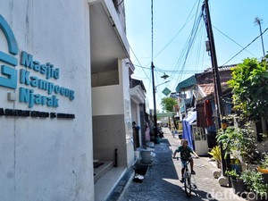 Menilik Masjid Kampoeng Njarak-Desa Asmaul Husna di Eks Lokalisasi Surabaya