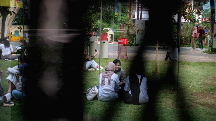 Menikmati Sore dengan Piknik di Taman Literasi Blok M