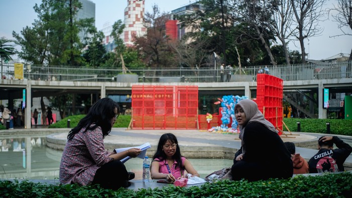 Menikmati Sore dengan Piknik di Taman Literasi Blok M