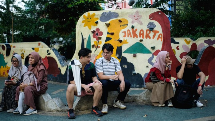 Menikmati Sore dengan Piknik di Taman Literasi Blok M Menikmati Sore dengan Piknik di Taman Literasi Blok M