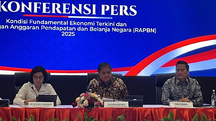 Menko Perekonomian Airlangga Hartarto, Menkeu Sri Mulyani, dan Tim Gugus Prabowo-Gibran