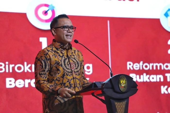 Menteri Pendayagunaan Aparatur Negara dan Reformasi Birokrasi (MenPAN-RB) Abdullah Azwar Anas telah meresmikan 15 Mal Pelayanan Publik (MPP).