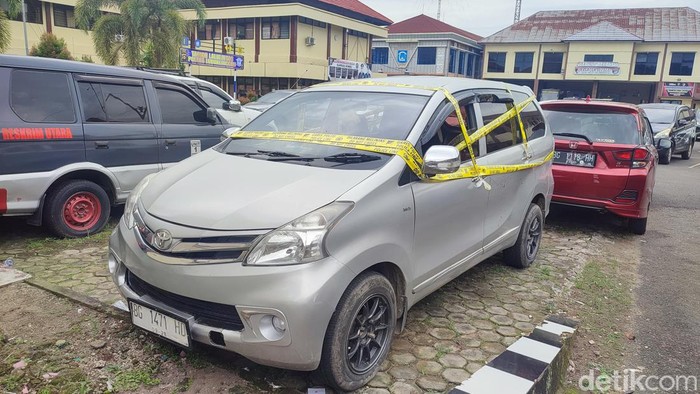 Mobil korban yang diserang oleh kedua pelaku di Lubuklinggau.