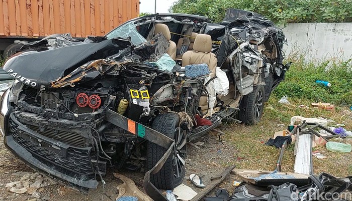 Penampakan mobil Pajero Sport yang terlibat kecelakaan maut di Tol Semarang-Batang.