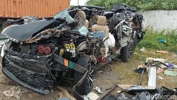 Penampakan mobil Pajero Sport yang terlibat kecelakaan maut di Tol Semarang-Batang.