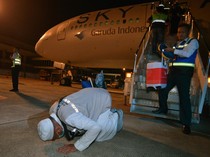 Momen Kedatangan Jemaah Haji Kloter Pertama Debarkasi Medan dan Padang