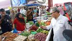 Momen Zulhas Resmikan dan Belanja di Pasar Palapa Pekanbaru