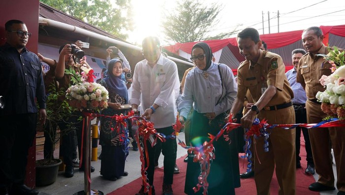 Menteri Perdagangan Zulkifli Hasan meresmikan dua pasar rakyat di Riau. Dua pasar tersebut berada di Pekanbaru dan Rokan Hulu.
