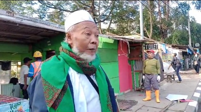 Pedagang di Puncak, Bogor bernama Karim