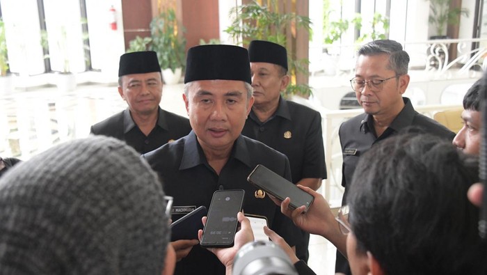 Pemerintah Provinsi Jawa Barat (Pemprov Jabar) melalui Dinas Pendidikan membatalkan kelulusan 31 siswa atau calon peserta didik (CPD) pada Pendaftaran Peserta Didik Baru (PPDB) 2024 karena melanggar aturan domisili.
