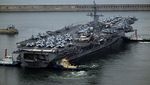 Penampakan Kapal Induk AS Bersandar di Pelabuhan Busan Korsel