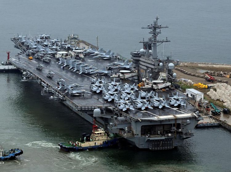 Penampakan Kapal Induk AS Bersandar di Pelabuhan Busan Korsel