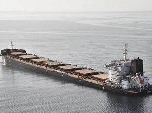 Penampakan Kapal Kargo Tenggelam Usai Diserang Houthi di Laut Merah