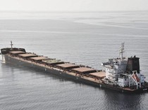 Penampakan Kapal Kargo Tenggelam Usai Diserang Houthi di Laut Merah