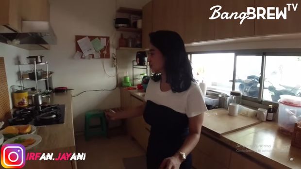 Penampakan dapur kotor Dewi Perssik.