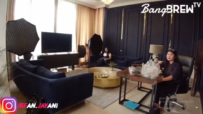 Penampakan rumah Dewi Perssik/Tangkapan layar/YouTube Bang Brew TV Penampakan rumah Dewi Perssik.