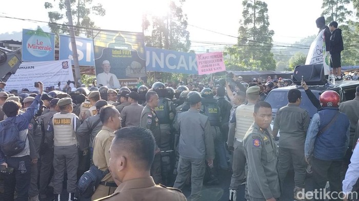 Penolakan Pedagang PKL Puncak Bogor Terhadap Relokasi ke Rest Area Gunung Mas