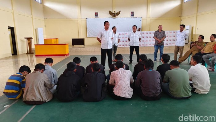 Polisi beri pengarahan ke pelajar Kuningan yang buat konten tawuran.