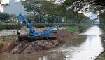 Potensi Banjir Masih Bayangi Jakarta, BKB Dikeruk