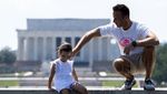 Potret Anak-anak Ngadem Saat Gelombang Panas Landa Washington