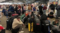 Juru bicara bandara mengatakan penumpang yang akan terbang dari Terminal 3 dapat datang ke bandara seperti biasa kecuali disarankan sebaliknya oleh maskapai penerbangan mereka namun dapat terkena dampak penundaan. 