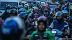 Potret Macetnya Jalan Tambak Imbas Proyek LRT